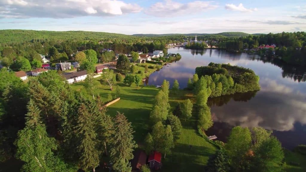 village saint-alexis-des-monts